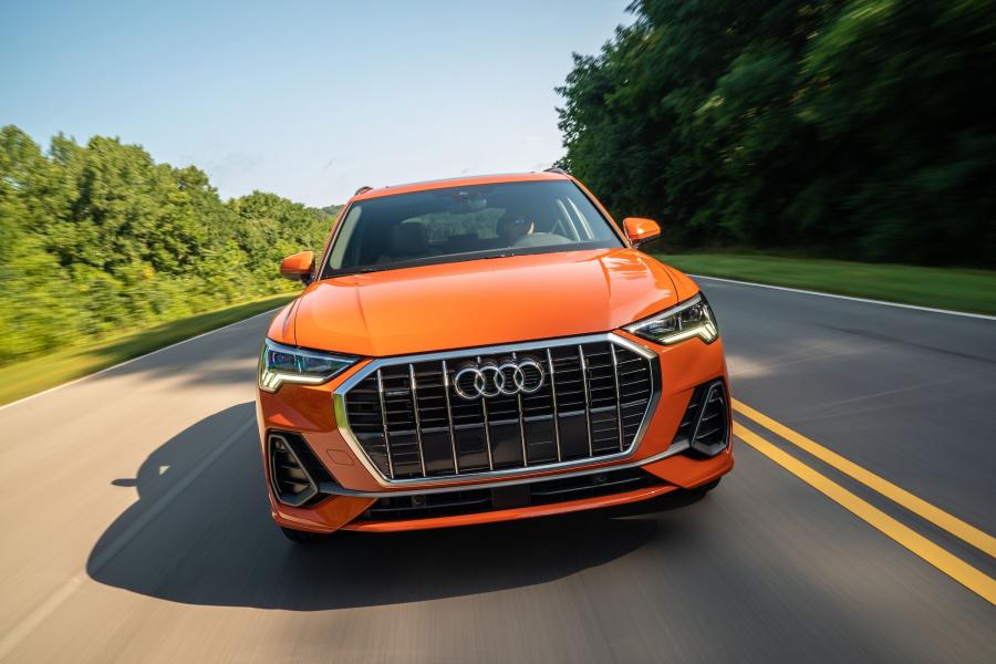  Audi Q3 2.0 TFSI Quattro S-Line 2019 года  (NA) (фото 6 из 42)